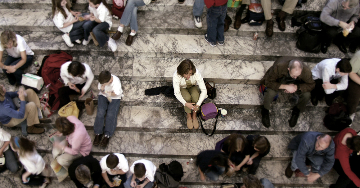 Experts Warn: Social Isolation Post-Pandemic Fueling Alcohol Dependency in Urban Centers